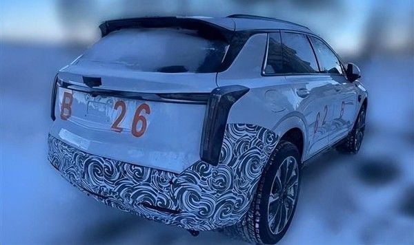 新款凯迪拉克XT5路试谍照曝光预计为插电式混合动力版本