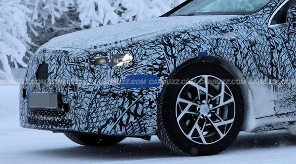 奔驰纯电C级轿车路测图曝光预计该车将于2026年亮相