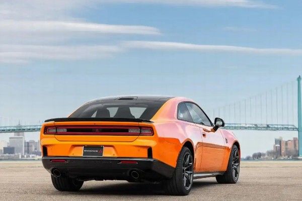 道奇新一代Charger引入V8发动机高性能Hellcat版本