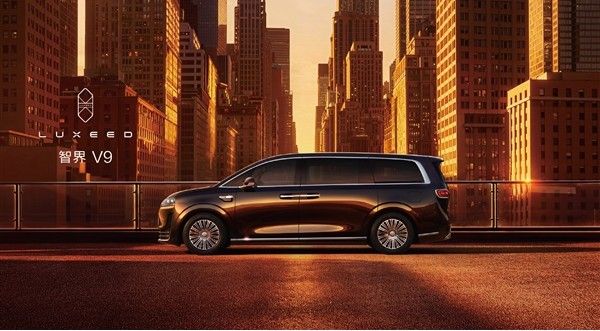 鸿蒙智行V9大型MPV参数配置增程混动续航超200公里